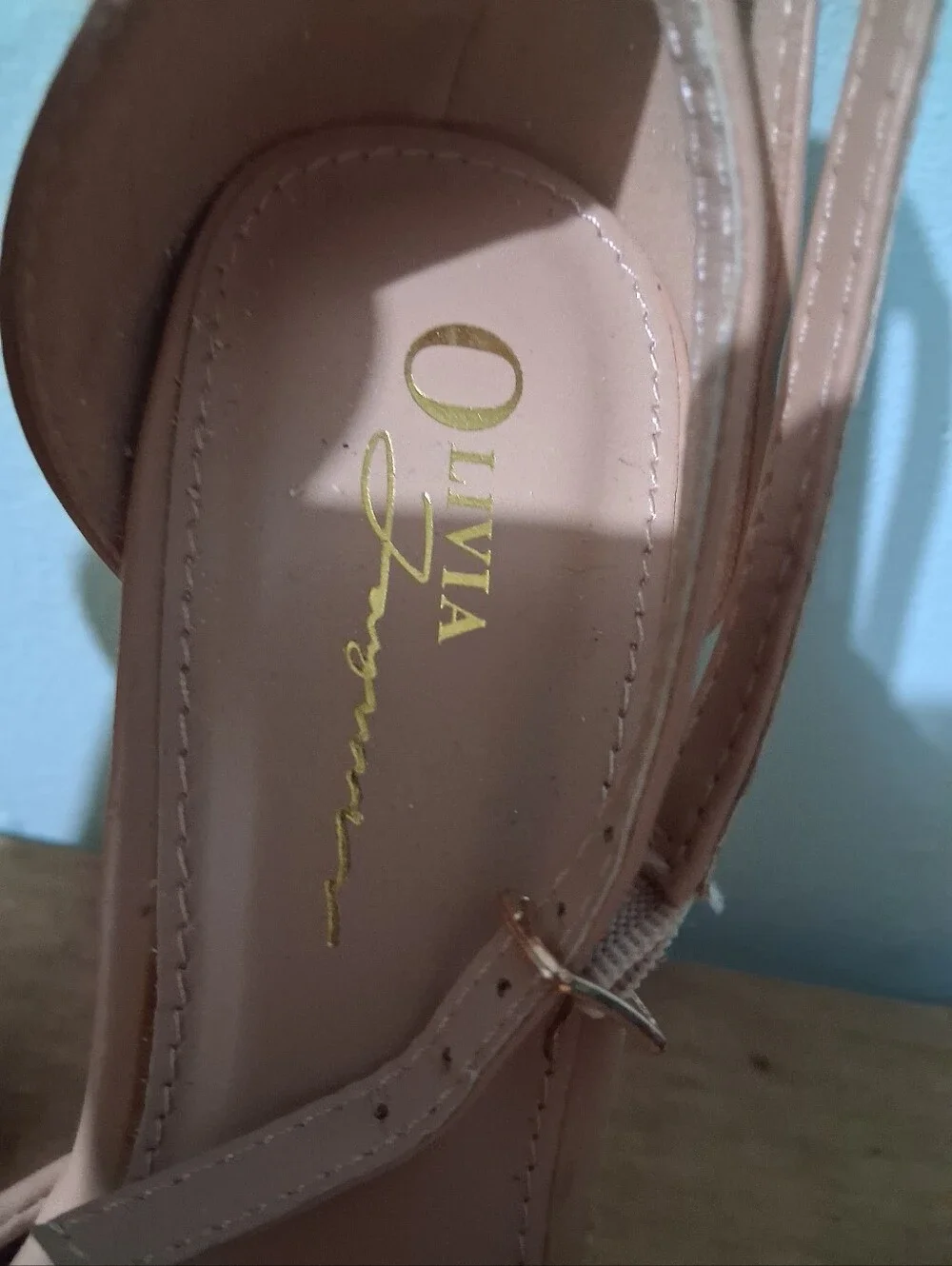 Olivia elevated platform